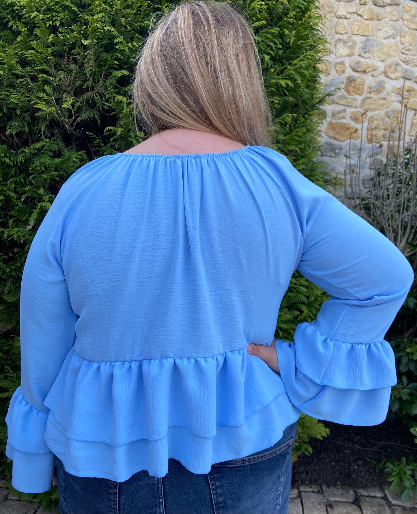 Blouse à volants bleue