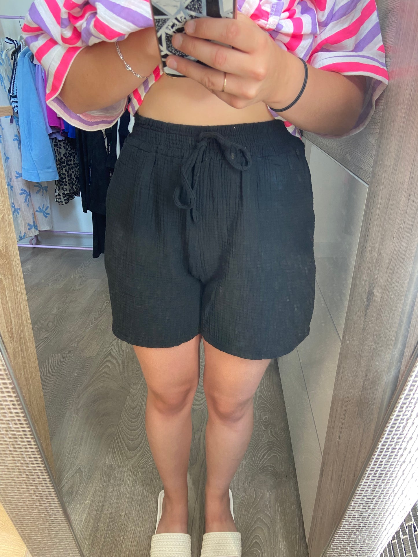 Short noir
